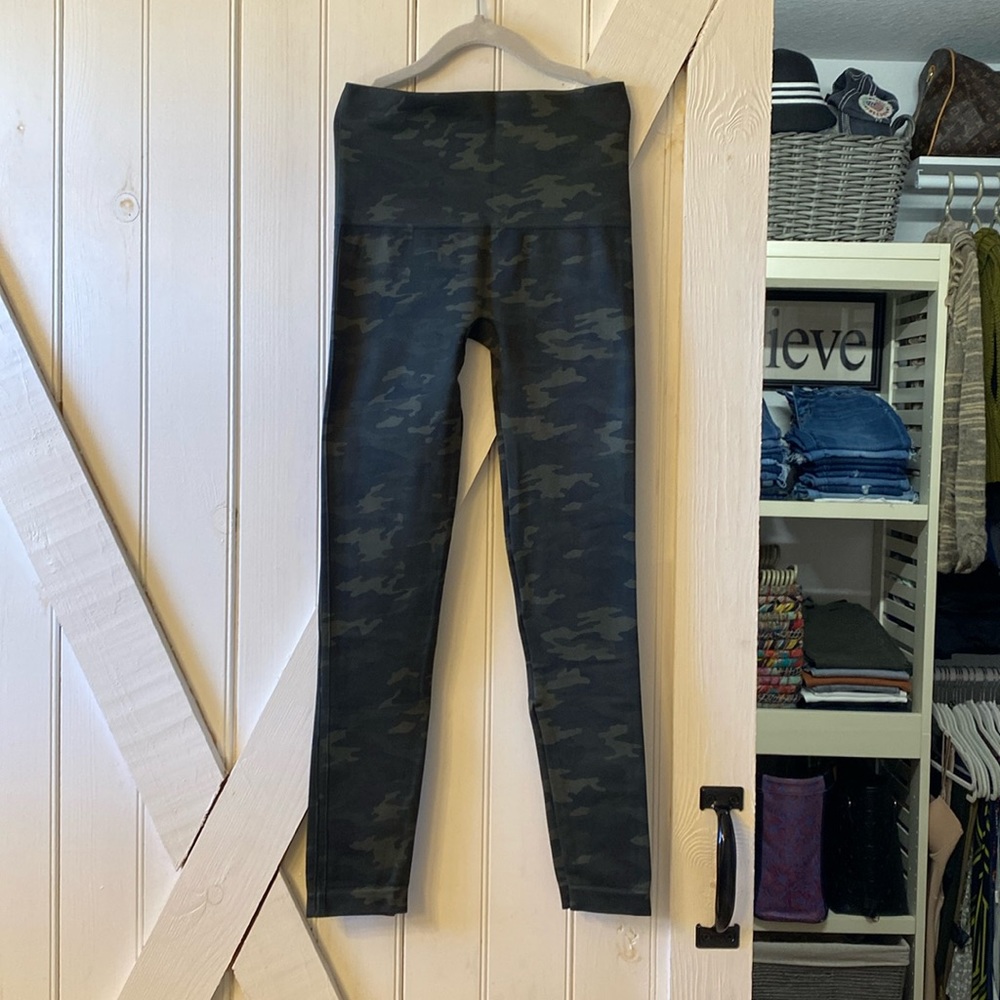 Spanx camo leggings 💚🖤